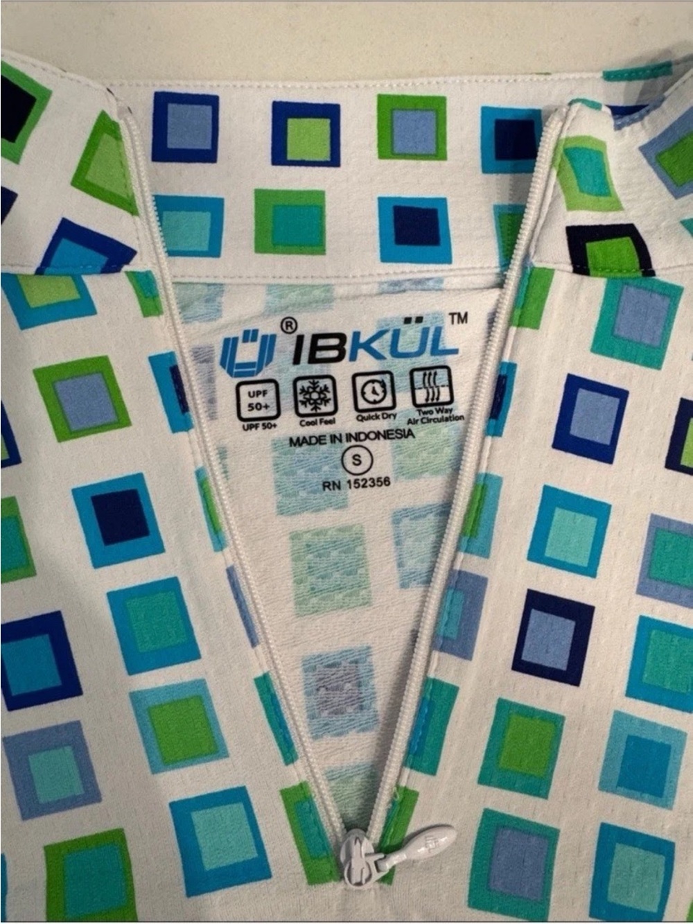 NWOT, IBKUL S, Women's Long Sleeve Geometric Print Zip-Neck Top, Cool Max SPF 50 - Picture 4 of 6